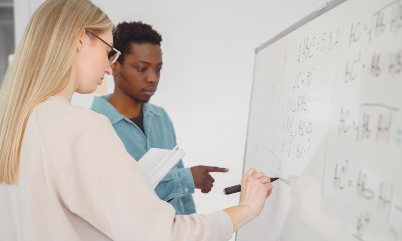 Учасники події Proxima Vexalloy під час групової дискусії